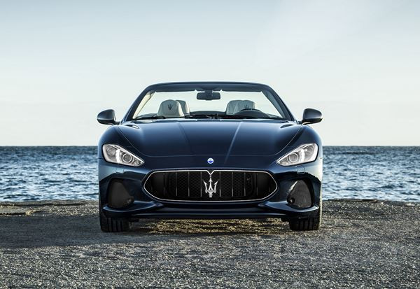 La Maserati GranCabrio adopte la calandre en nez de requin