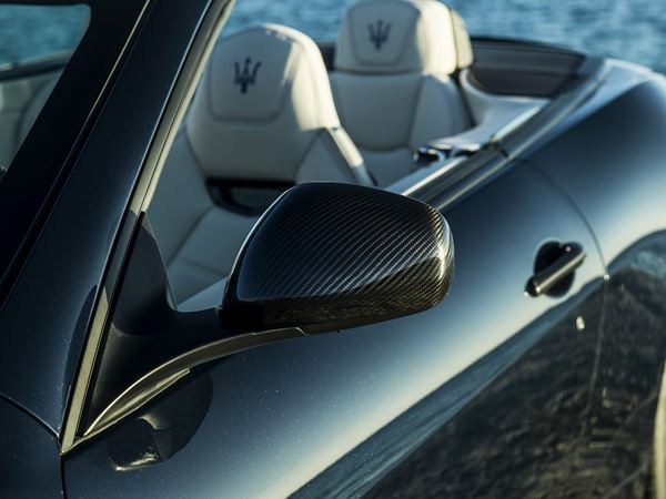 La Maserati GranCabrio adopte la calandre en nez de requin