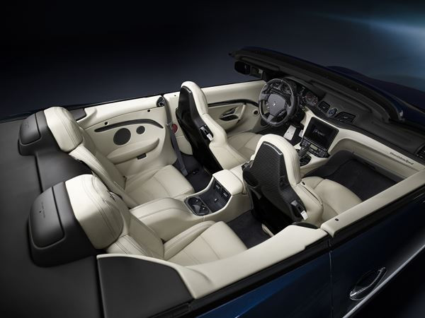 La Maserati GranCabrio adopte la calandre en nez de requin