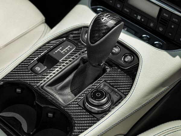 La Maserati GranCabrio adopte la calandre en nez de requin
