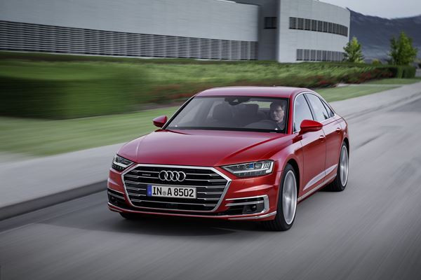 La berline de luxe Audi A8 embarque des fonctions de conduite autonome