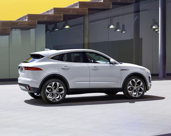 Le SUV compact Jaguar E-Pace affiche des proportions musclées