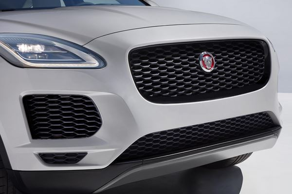 Le SUV compact Jaguar E-Pace affiche des proportions musclées