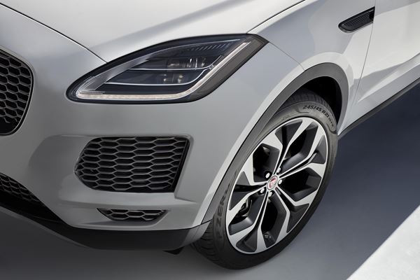Le SUV compact Jaguar E-Pace affiche des proportions musclées
