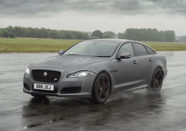 La berline de luxe Jaguar XJ bénéficie de mises à niveau technologiques