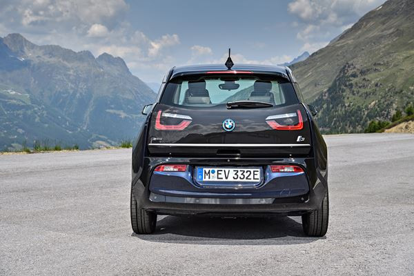 La BMW i3 s'offre des améliorations et une variante plus sportive