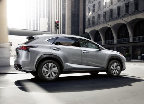 L'audacieux crossover Lexus NX s'offre un design revisité