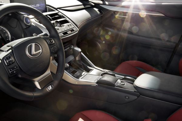L'audacieux crossover Lexus NX s'offre un design revisité
