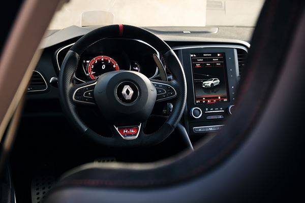 La Renault Mégane R.S. est dotée du système 4Control à quatre roues directrices
