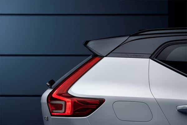 Le SUV compact Volvo XC40 embarque une panoplie complète d'aide à la conduite