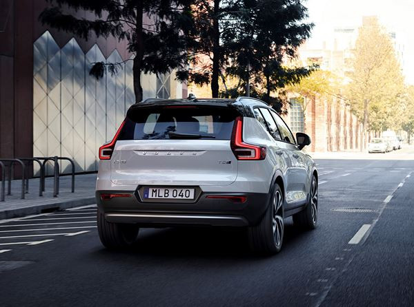Le SUV compact Volvo XC40 embarque une panoplie complète d'aide à la conduite