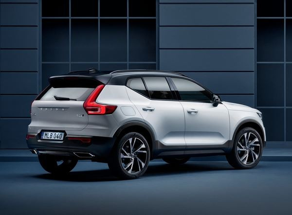 Le SUV compact Volvo XC40 embarque une panoplie complète d'aide à la conduite