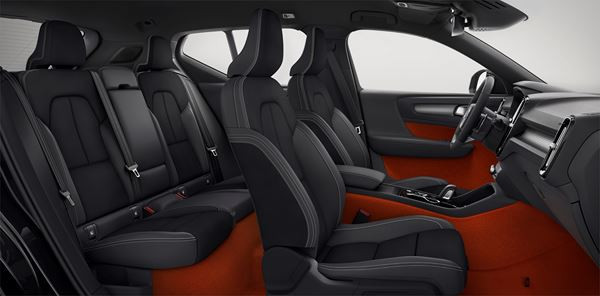 Le SUV compact Volvo XC40 embarque une panoplie complète d'aide à la conduite