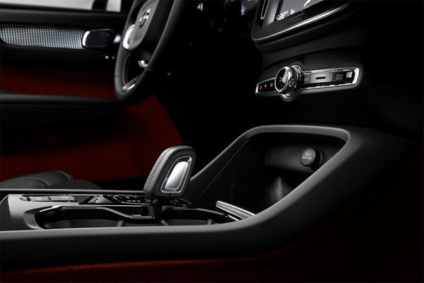 Le SUV compact Volvo XC40 embarque une panoplie complète d'aide à la conduite