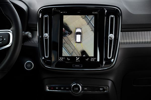 Le SUV compact Volvo XC40 embarque une panoplie complète d'aide à la conduite