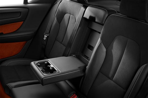 Le SUV compact Volvo XC40 embarque une panoplie complète d'aide à la conduite