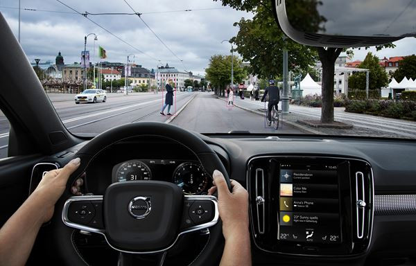 Le SUV compact Volvo XC40 embarque une panoplie complète d'aide à la conduite