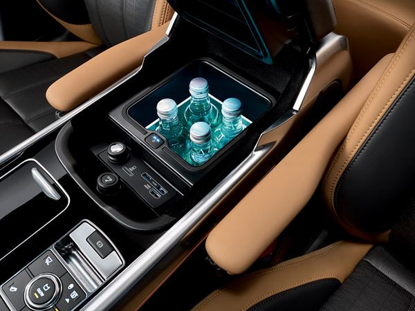 Le Range Rover Sport bénéficie de retouches esthétiques