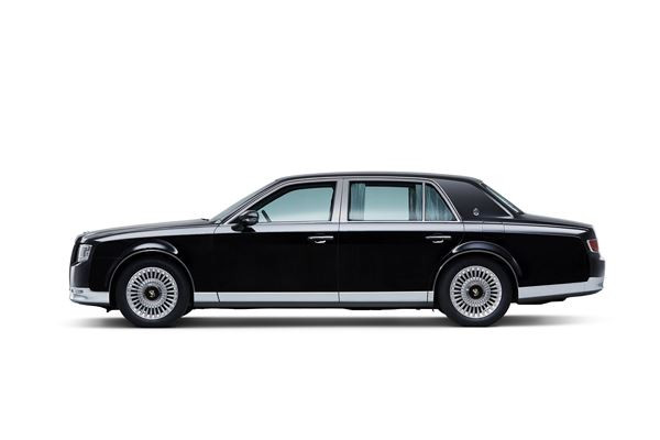 La grande limousine Toyota Century embarque une motorisation V8 hybride