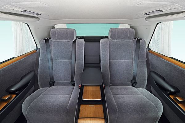 La grande limousine Toyota Century embarque une motorisation V8 hybride