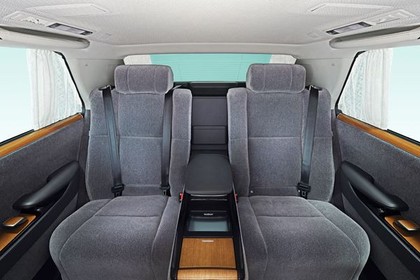 La grande limousine Toyota Century embarque une motorisation V8 hybride