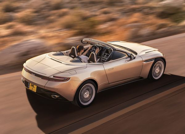 La déclinaison cabriolet de l'Aston Martin DB11 se découvre au printemps