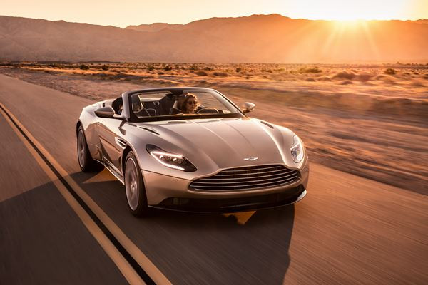 La déclinaison cabriolet de l'Aston Martin DB11 se découvre au printemps