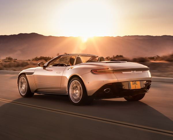 La déclinaison cabriolet de l'Aston Martin DB11 se découvre au printemps