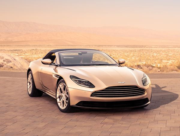 La déclinaison cabriolet de l'Aston Martin DB11 se découvre au printemps