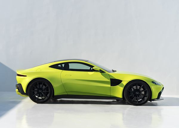 Le coupé sport Aston Martin Vantage embarque un bloc V8 bi-turbo de 510 ch