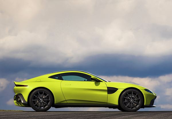 Le coupé sport Aston Martin Vantage embarque un bloc V8 bi-turbo de 510 ch