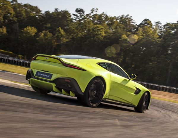 Le coupé sport Aston Martin Vantage embarque un bloc V8 bi-turbo de 510 ch
