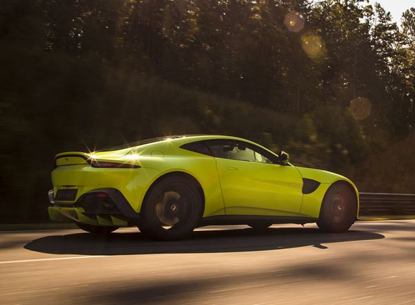 Le coupé sport Aston Martin Vantage embarque un bloc V8 bi-turbo de 510 ch