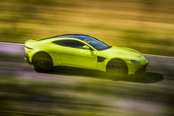 Le coupé sport Aston Martin Vantage embarque un bloc V8 bi-turbo de 510 ch