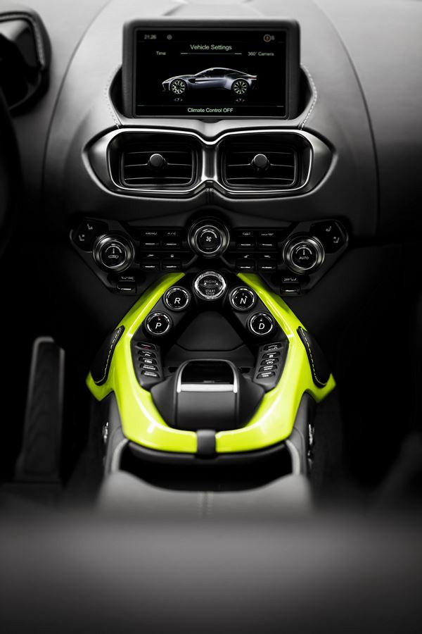 Le coupé sport Aston Martin Vantage embarque un bloc V8 bi-turbo de 510 ch