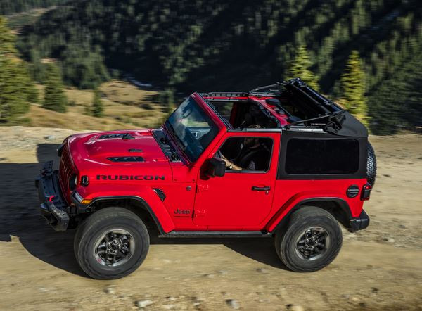 La Jeep Wrangler se singularise par ses capacités tout-terrain