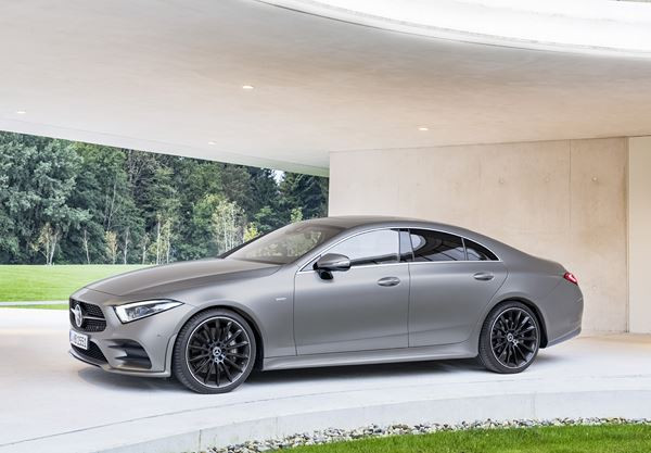 La Mercedes CLS est identifiable à sa silhouette fluide aux lignes épurées