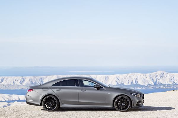 La Mercedes CLS est identifiable à sa silhouette fluide aux lignes épurées