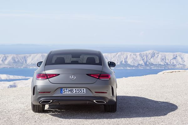 La Mercedes CLS est identifiable à sa silhouette fluide aux lignes épurées