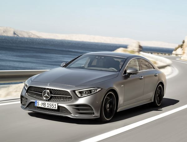 La Mercedes CLS est identifiable à sa silhouette fluide aux lignes épurées