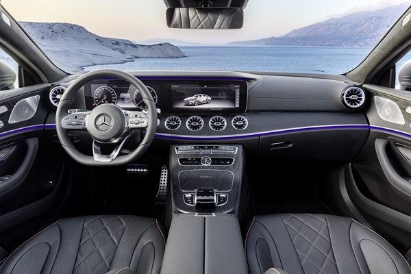 La Mercedes CLS est identifiable à sa silhouette fluide aux lignes épurées
