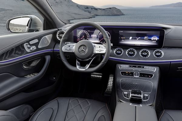 La Mercedes CLS est identifiable à sa silhouette fluide aux lignes épurées