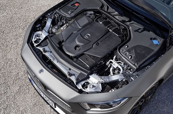 La Mercedes CLS est identifiable à sa silhouette fluide aux lignes épurées