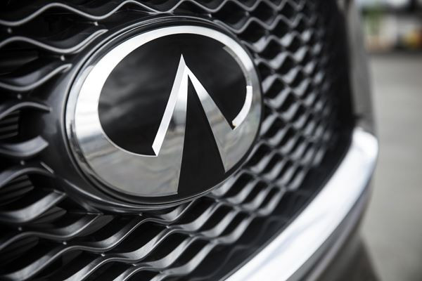 Le SUV Infiniti QX50 affiche des proportions athlétiques
