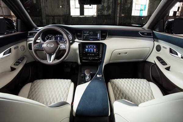 Le SUV Infiniti QX50 affiche des proportions athlétiques