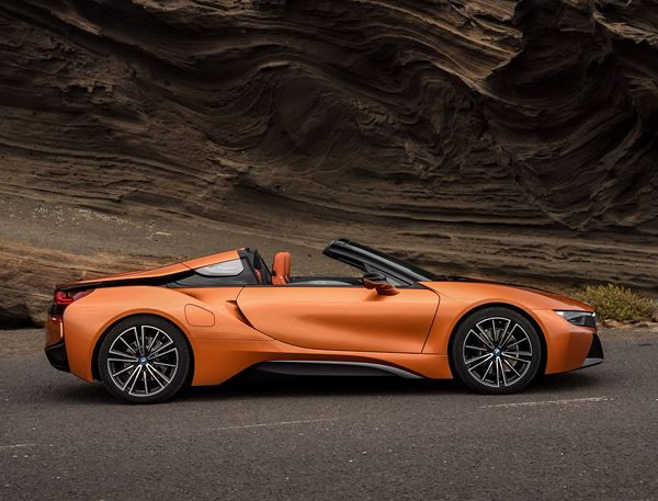 La voiture de sport du futur BMW i8 se décline en roadster