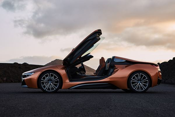 La voiture de sport du futur BMW i8 se décline en roadster