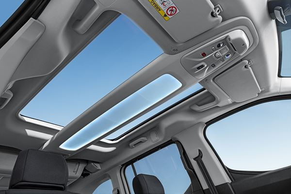 Le Citroën Berlingo offre une morphologie différente avec un pare-brise avancé