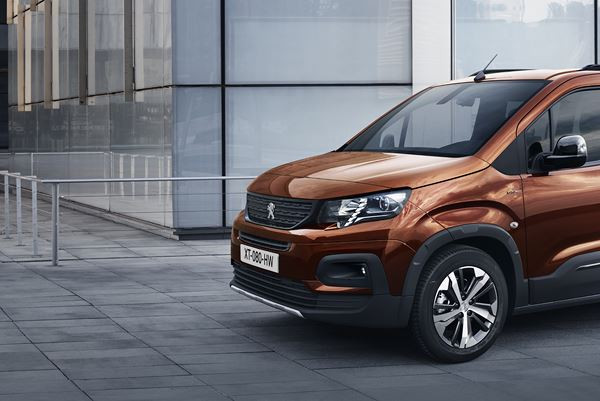 Le Peugeot Rifter adopte un style robuste de baroudeur