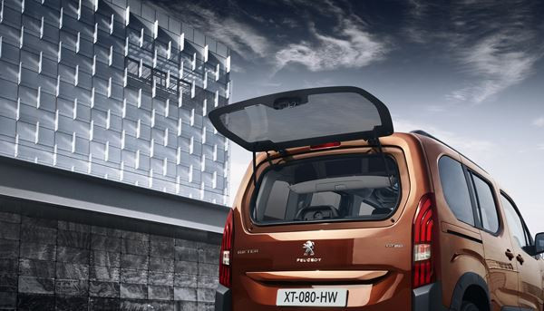 Le Peugeot Rifter adopte un style robuste de baroudeur